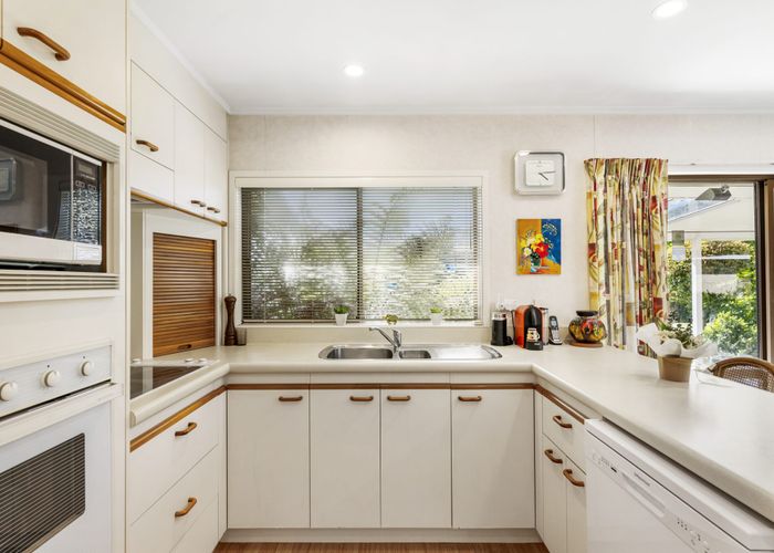  at 11 Broman Place, Half Moon Bay, Auckland