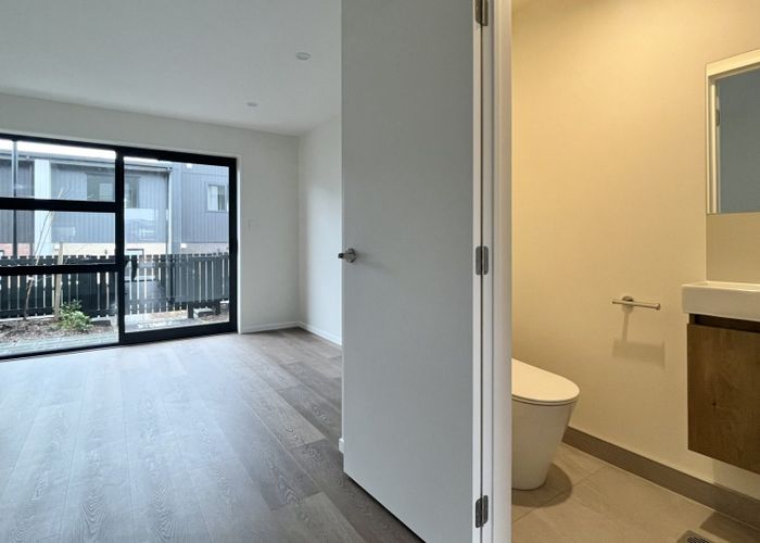  at 8/476 West Coast Road, Glen Eden, Waitakere City, Auckland
