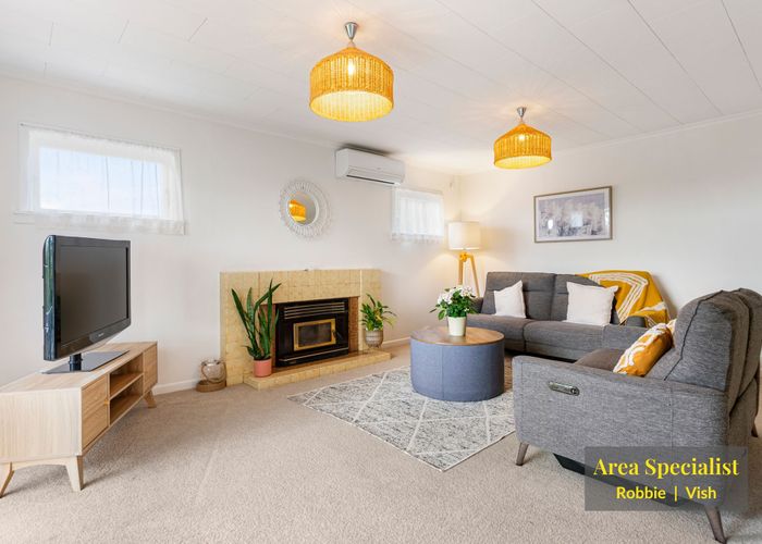  at 3 Eastglen Road, Glen Eden, Auckland
