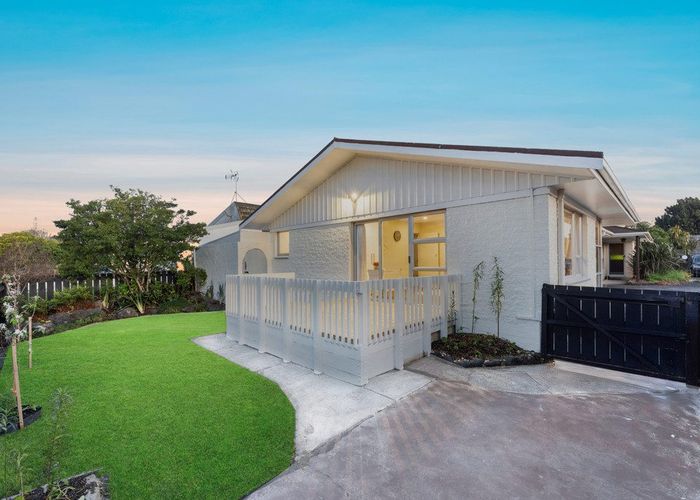  at 1/18 Waimai Avenue, Weymouth, Auckland