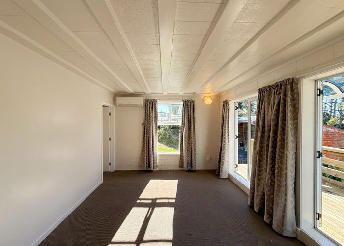  at 2/27 Glendene Avenue, Glendene, Waitakere City, Auckland