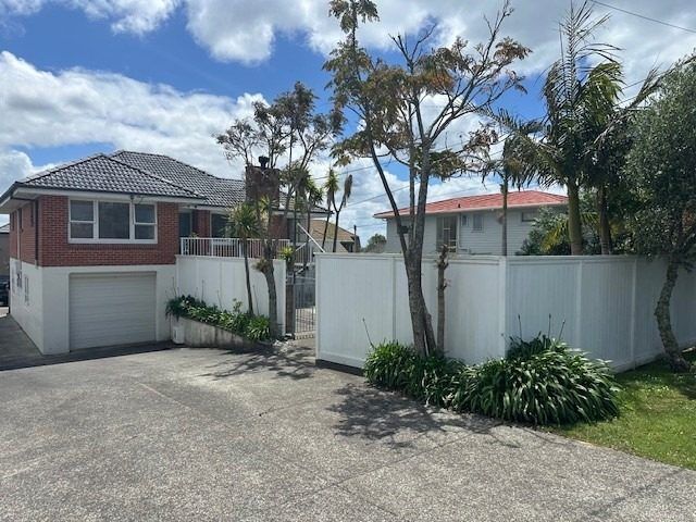  at 84 Aberdeen Road, Campbells Bay, North Shore City, Auckland