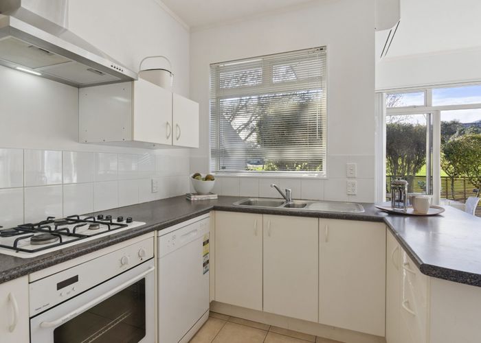  at 2/1 Gleanor Avenue, Oteha, North Shore City, Auckland