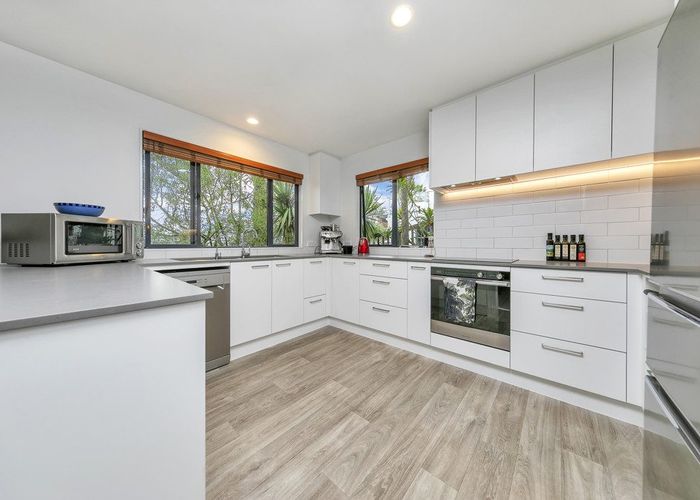  at 7A Shipton Place, Blockhouse Bay, Auckland