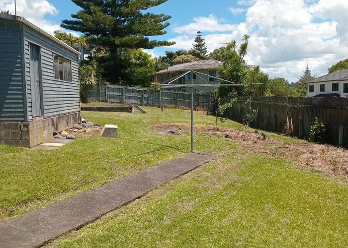  at 8 Dawnhaven Drive, Te Atatu Peninsula, Waitakere City, Auckland