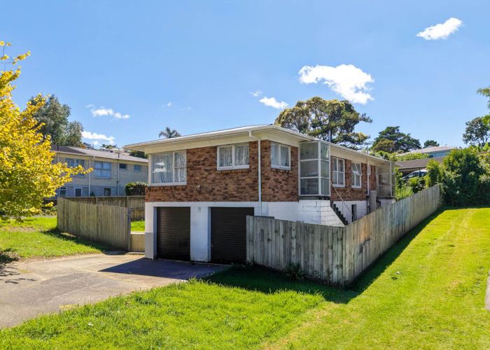  at 1/40 Cheval Drive, Totara Vale, North Shore City, Auckland