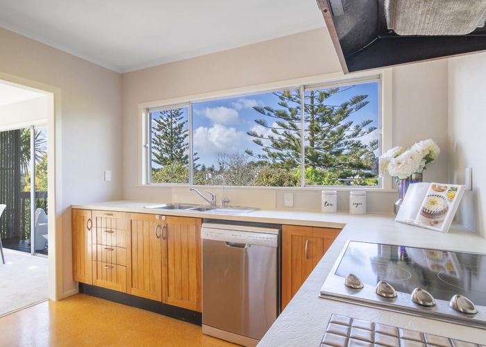  at 16 Glamorgan Drive, Torbay, North Shore City, Auckland