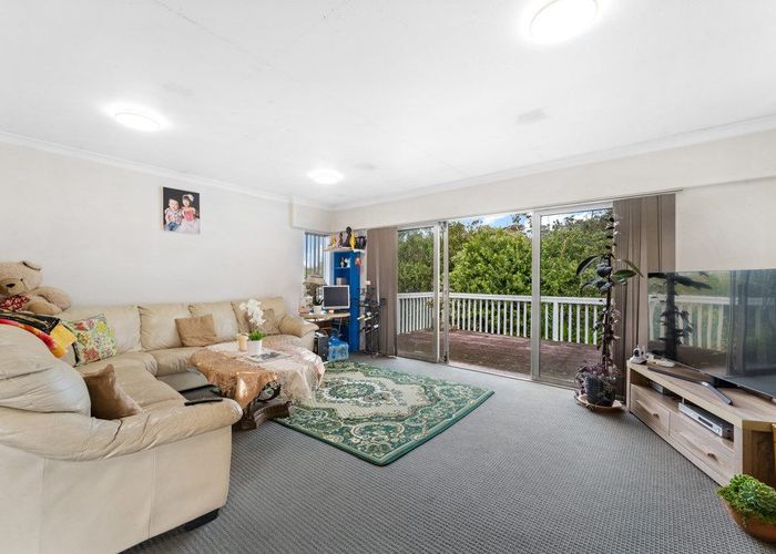  at 4 Palmer Avenue, Glen Eden, Waitakere City, Auckland