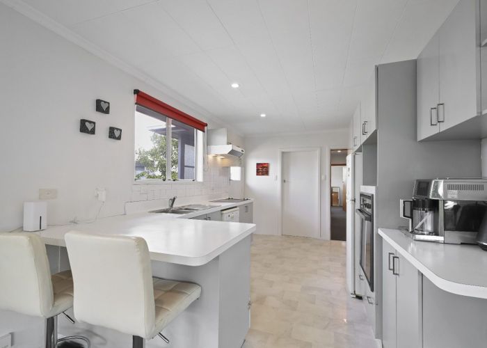  at 8 Stackhouse Avenue, Bishopdale, Christchurch City, Canterbury