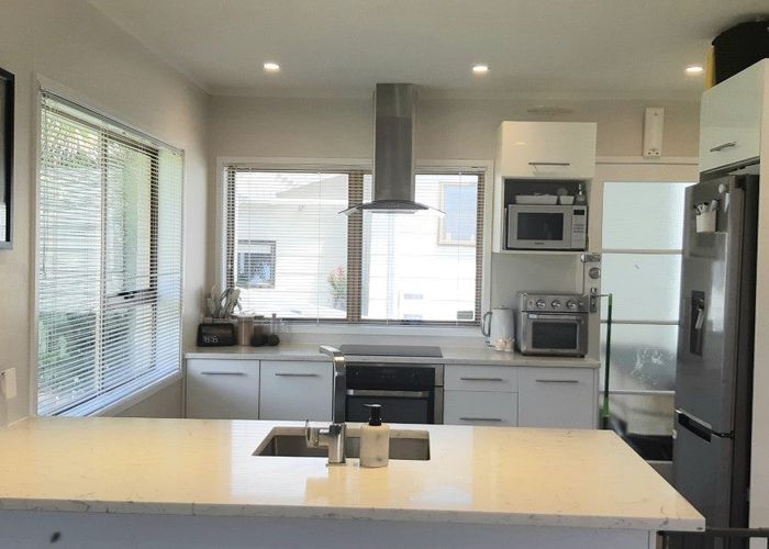  at 1/32 Shanaway Rise, Hillcrest, North Shore City, Auckland