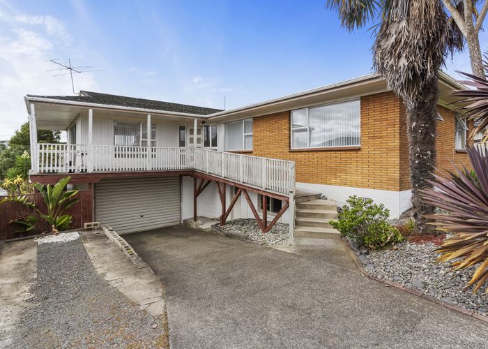  at 20 Lynmore Drive, Hillpark, Auckland