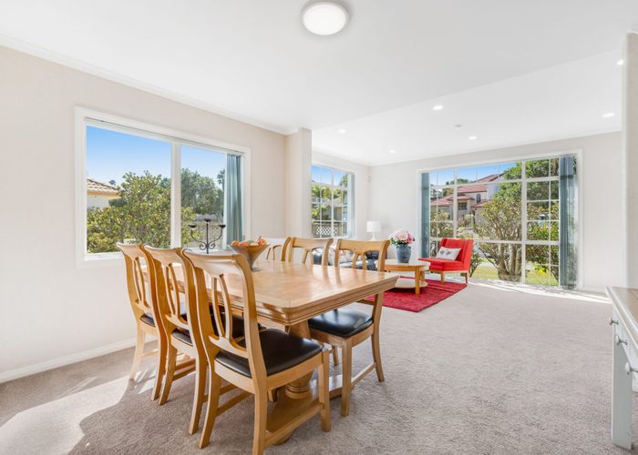  at 33 Santa Ana Drive, Dannemora, Auckland