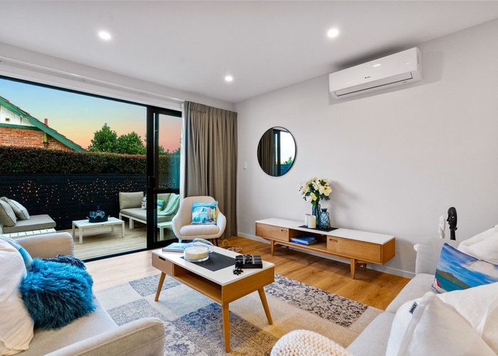  at 112B Hutchinson Avenue, New Lynn, Waitakere City, Auckland