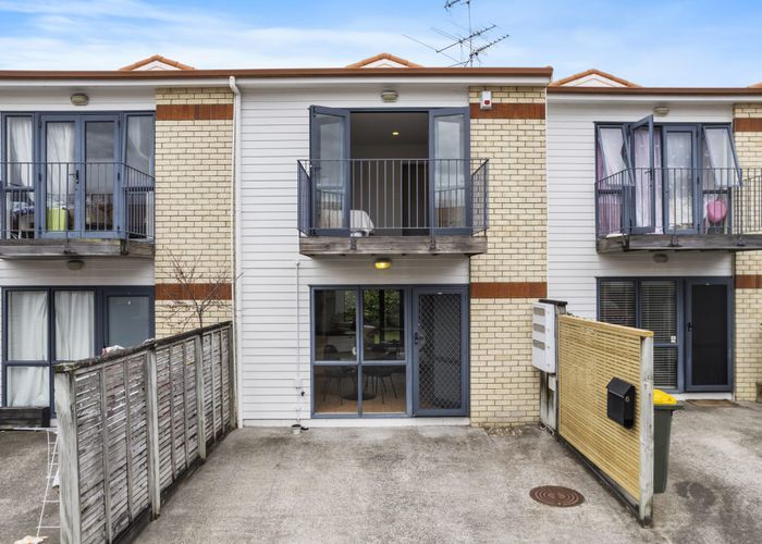  at 6/3 Ambrico Place, New Lynn, Waitakere City, Auckland