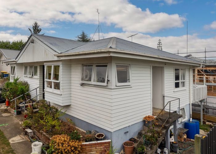  at New Lynn, Waitakere City, Auckland