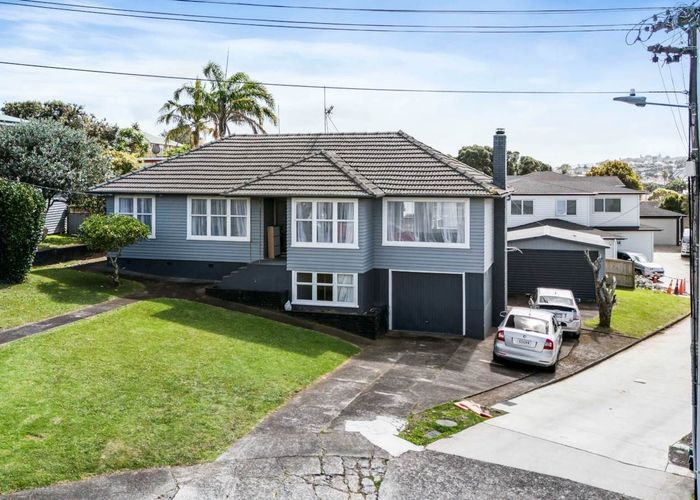  at 18 Camellia Place, Mount Roskill, Auckland