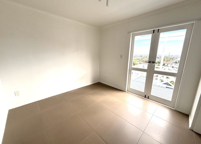  at 1/13 Gwenand Place, Botany Downs, Manukau City, Auckland