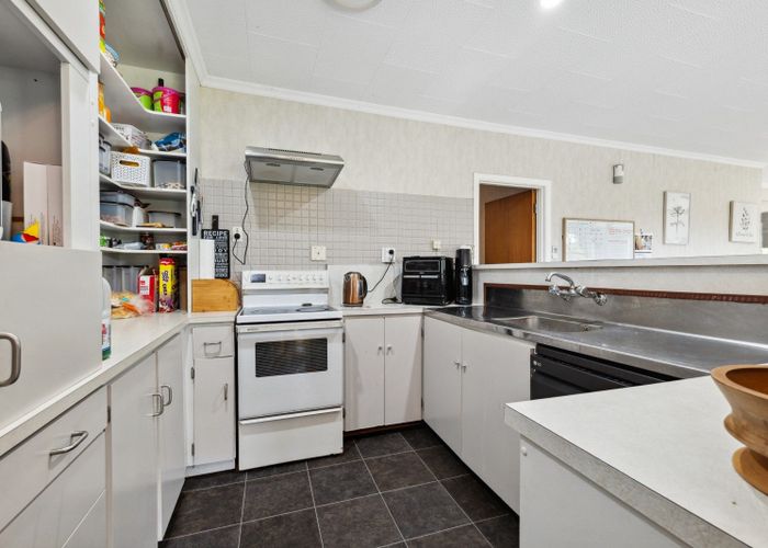  at 185 Bird Road, Bird Road, Stratford