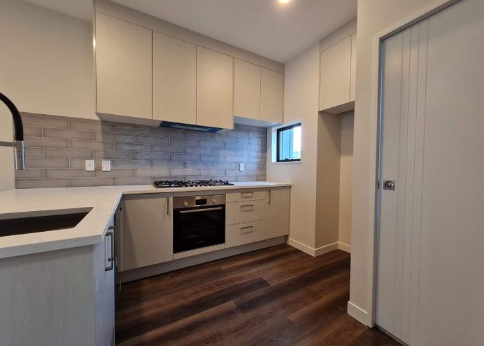  at 5/200 Sunnynook Road, Totara Vale, Auckland