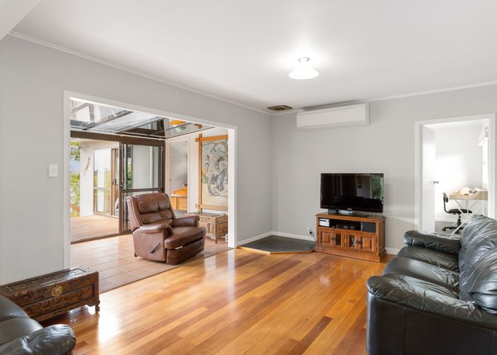  at 4 Lucas Place, Weymouth, Auckland