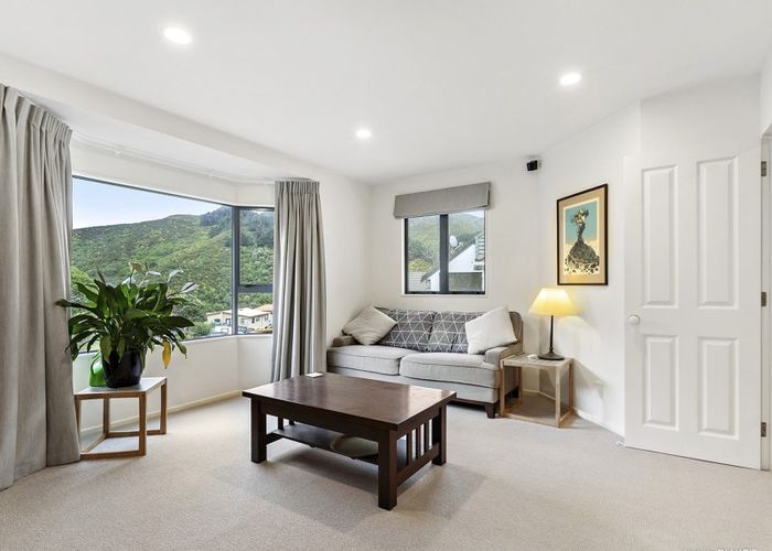  at 27 Domanski Crescent, Owhiro Bay, Wellington