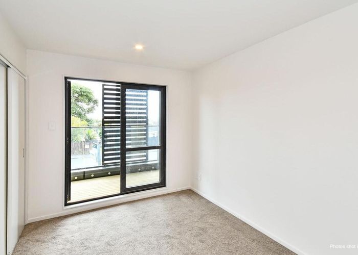  at 2/3226 Great North Road, New Lynn, Waitakere City, Auckland