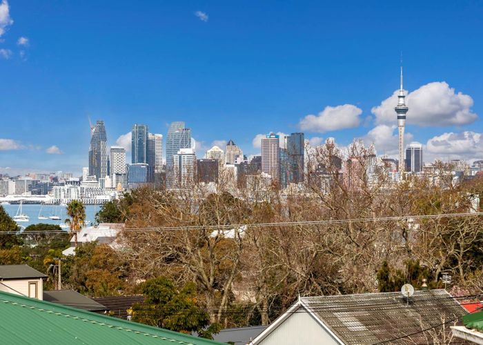  at 3/12 Belle Vue Avenue, Northcote Point, Auckland