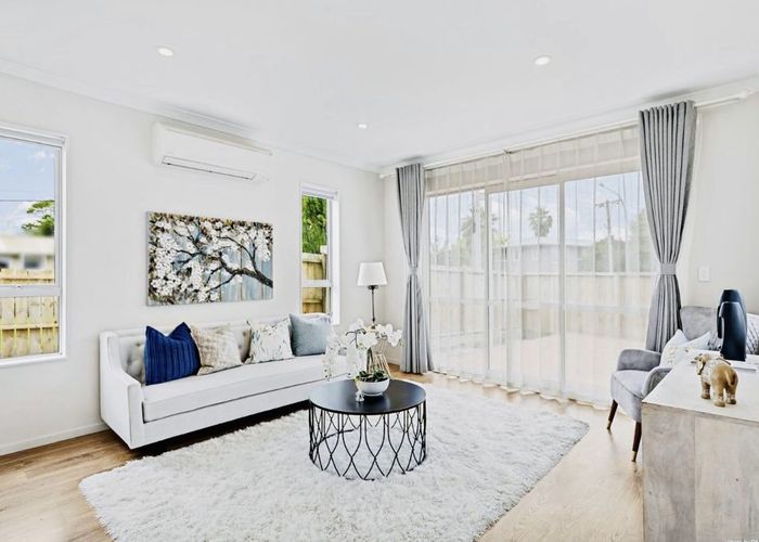  at 8 Harrington Road, Henderson, Auckland