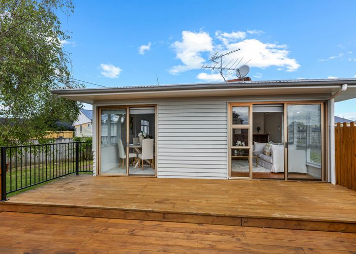  at 1/222 Beach Haven Road, Beach Haven, Auckland