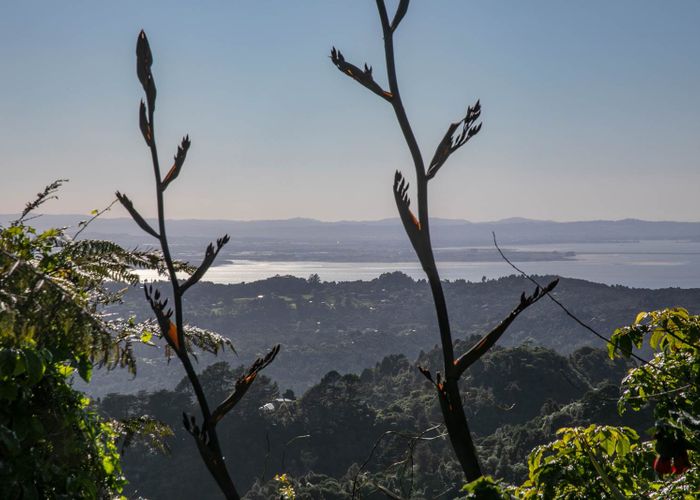  at 5 Brabant Road, Waiatarua, Auckland