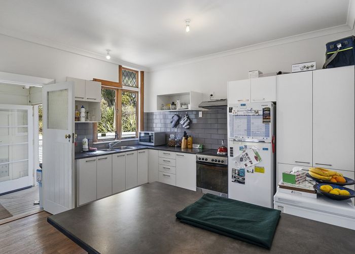  at 119 Roberts Line, Kelvin Grove, Palmerston North