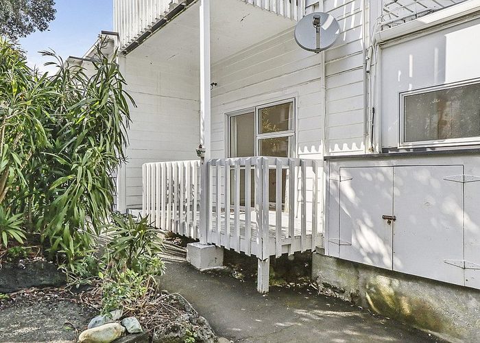  at 2/179 Landscape Road, Mount Eden, Auckland City, Auckland