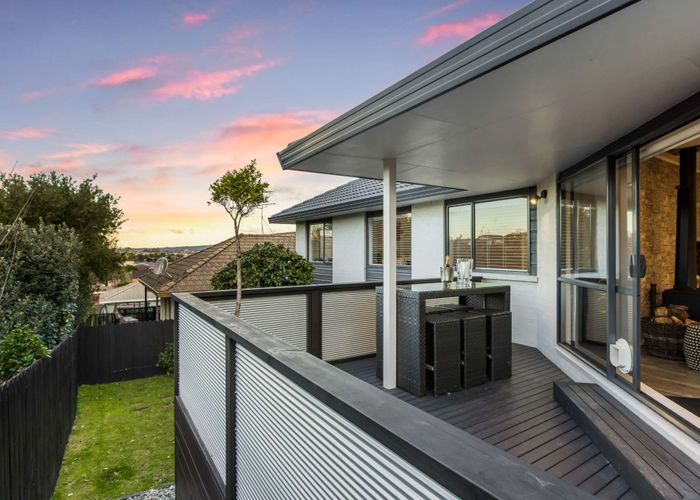  at 2/100 Gosford Drive, Botany Downs, Auckland
