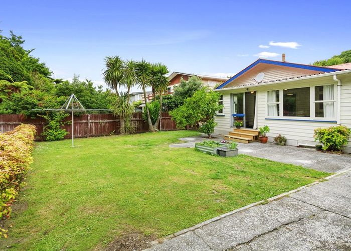  at 24 Lincoln Avenue, Tawa, Wellington