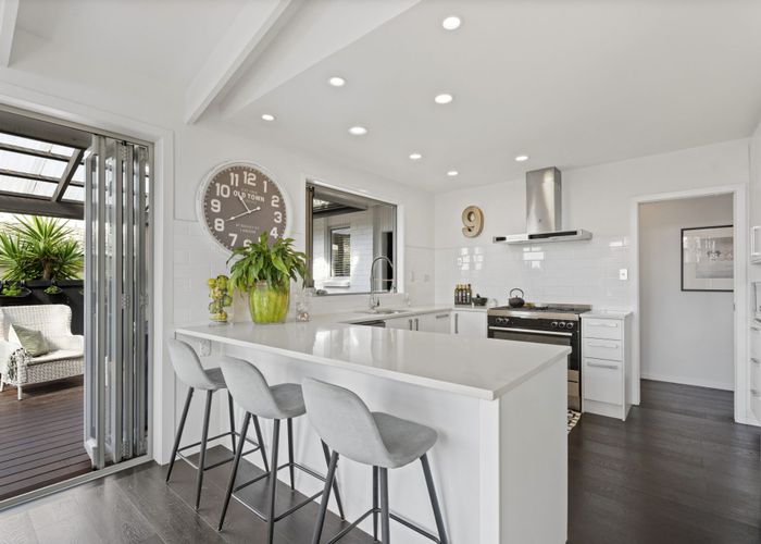 at 9 Fratley Avenue, Farm Cove, Manukau City, Auckland