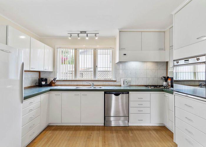  at 29 Kashmir Road, Glen Eden, Auckland