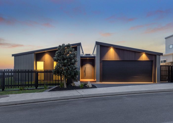  at 6 Okupe Grove, Aotea, Porirua, Wellington