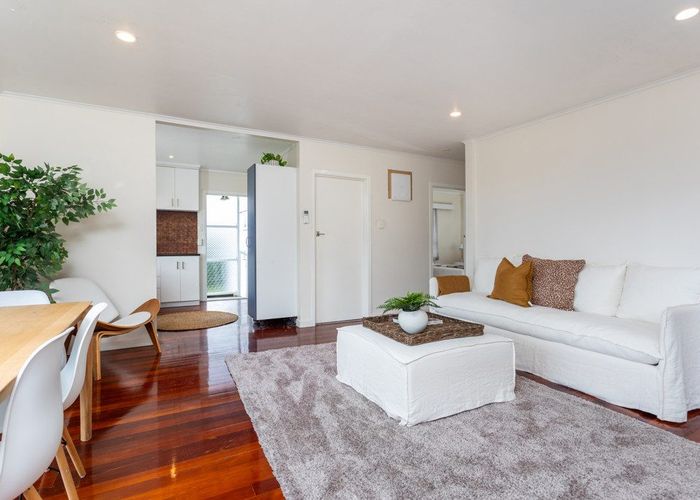  at 2/335 St Johns Road, Meadowbank, Auckland