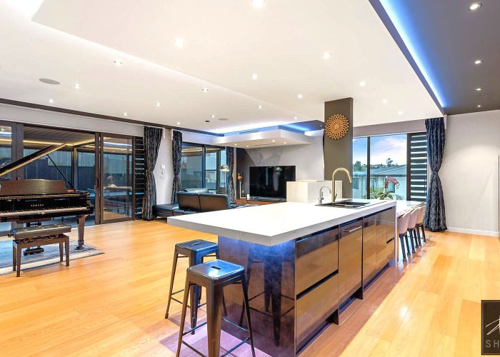 Free property data for 21 Colliston Rise, Pinehill, Auckland - homes.co.nz