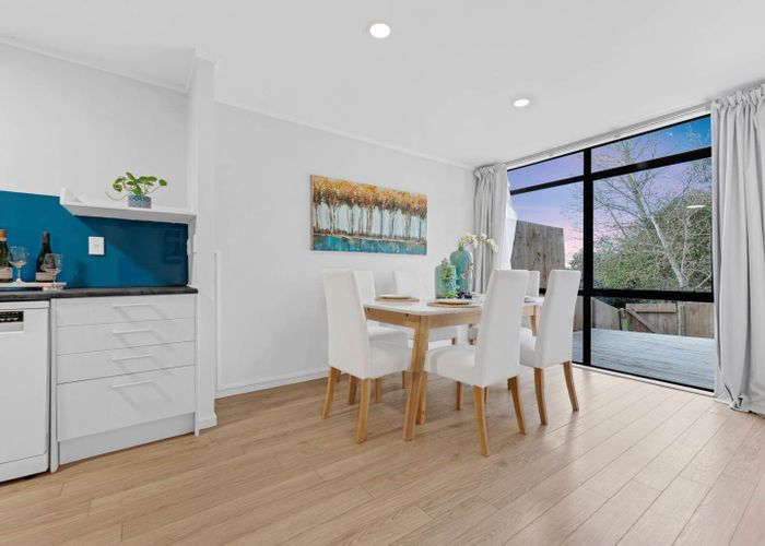  at 2/30 Verbena Road, Birkdale, North Shore City, Auckland