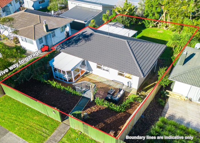  at 35 Compton Street, Hillcrest, North Shore City, Auckland