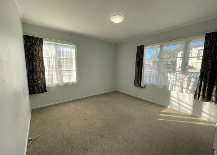  at 3 Vera Road, Te Atatu South, Auckland