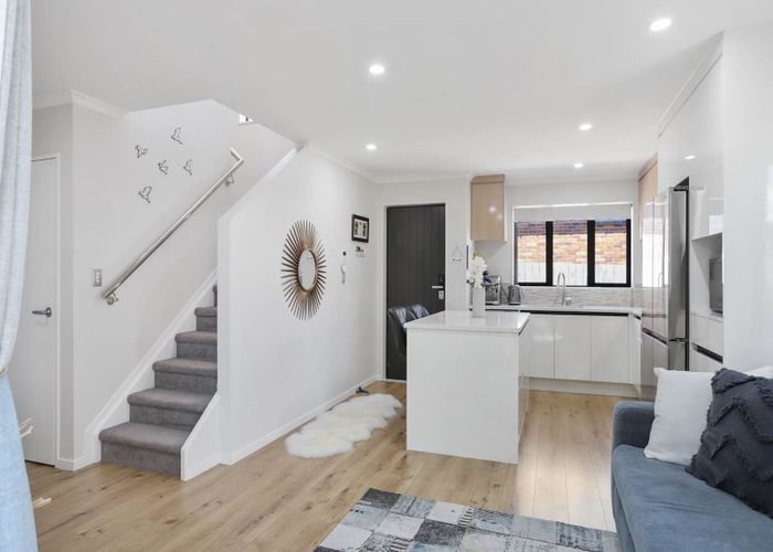  at 9B Kingdale Road, Henderson, Waitakere City, Auckland