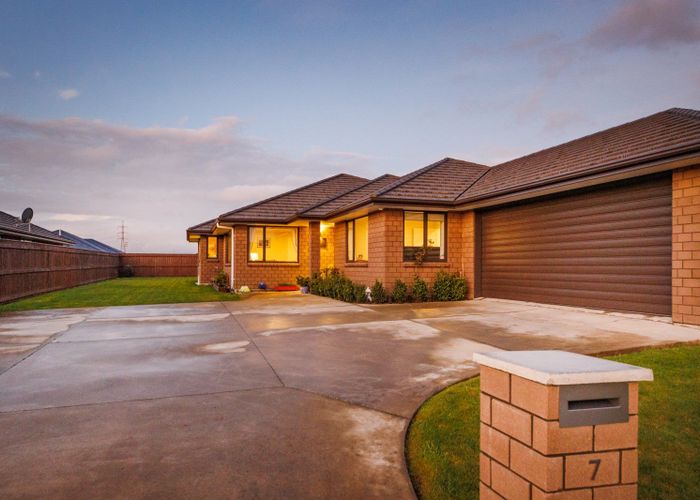  at 7 Cyprus Place, Fitzherbert, Palmerston North
