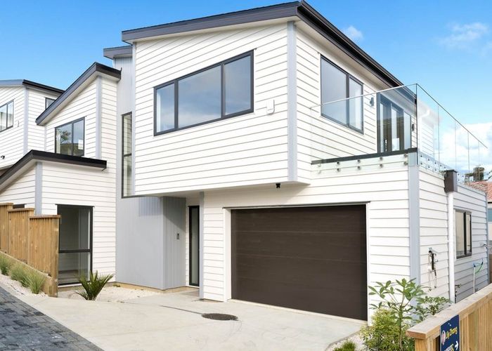  at 10A Arcadia Crescent, Bayview, Auckland