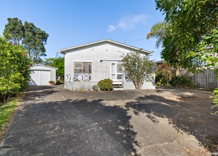  at 1 Meadow Crescent, Te Atatu South, Auckland