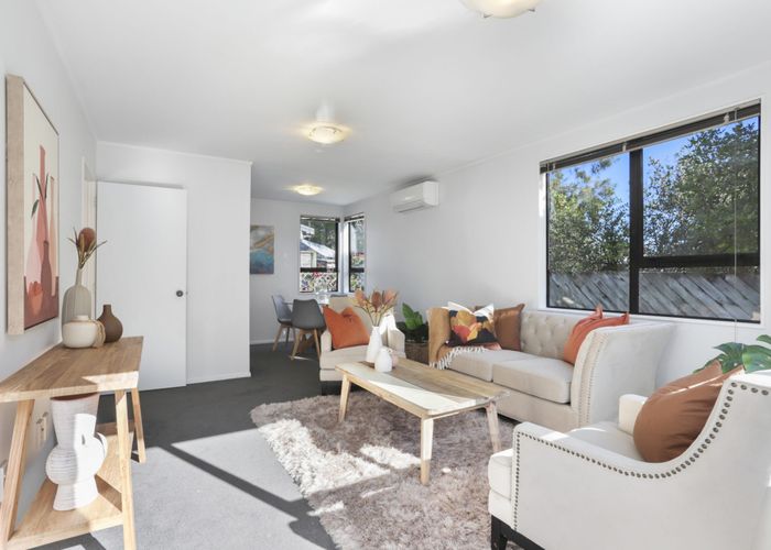  at 1/7 Vardon Road, Green Bay, Auckland