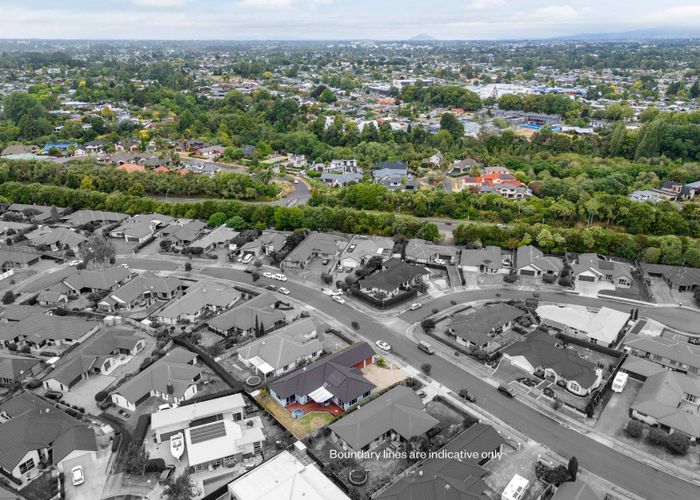  at 13 Palliser Drive, Huntington, Hamilton