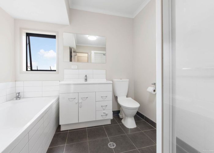  at 9/172 Mcleod Road, Te Atatu South, Waitakere City, Auckland