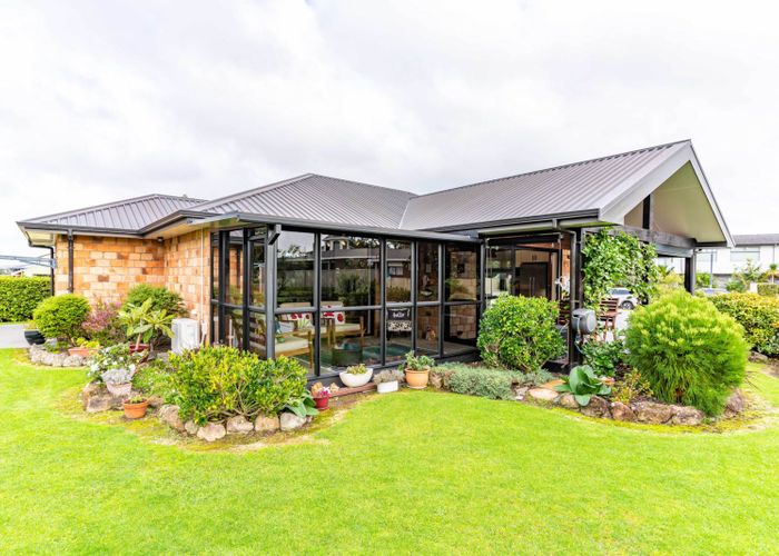  at 22 Paradise Point Place, One Tree Point